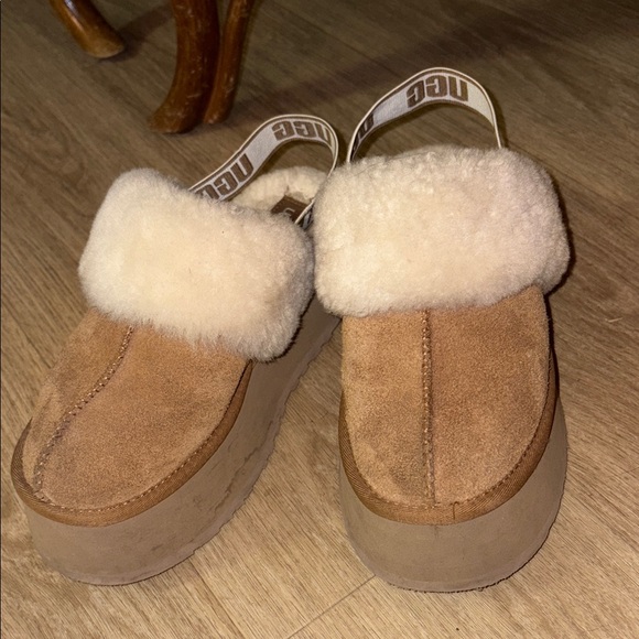 UGG Funkette Tan Shearling Platform Slippers - Picture 1 of 4
